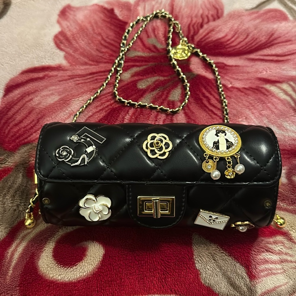 Beautiful clutch/crossbody/shoulder Bag.
